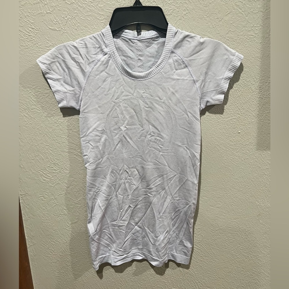 lululemon athletica light blue Short Sleeve Crewneck Tee swiftly size 4